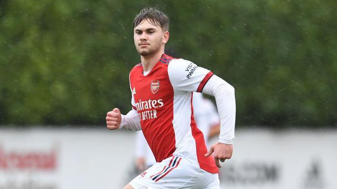 بررسی حوادث فوتبالی: دیوار سیمانی استادیوم پس از مرگ بیلی ویگار تخریب شد